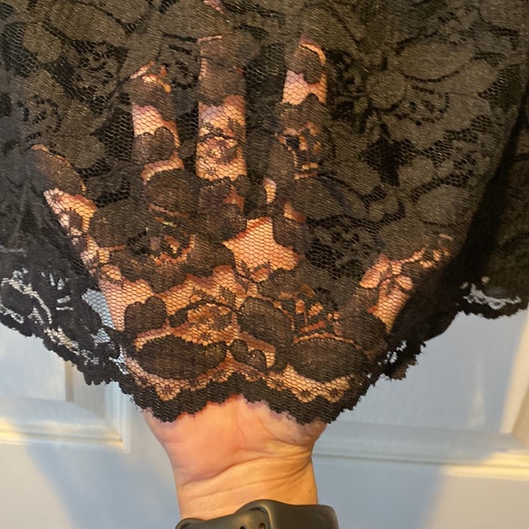 Lace mini skirt with elastic waistband - Picture 2 of 5